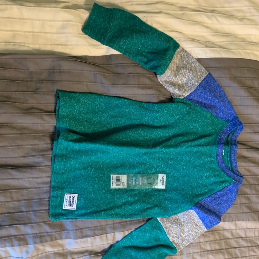 OshKosh B’Gosh Boys long sleeve/thin sweater 5T  NWT

Smoke/pet free home